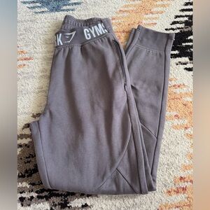 GYMSHARK SWEATS - Small